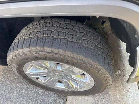 Used 2018 GMC Sierra 1500 SLT AWD/4WD image 9