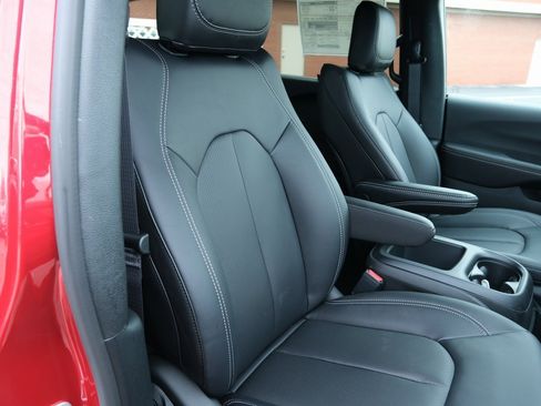 New 2026 Chrysler Voyager LX image 29