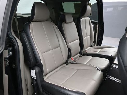 Used 2020 Kia Sedona EX FWD image 24