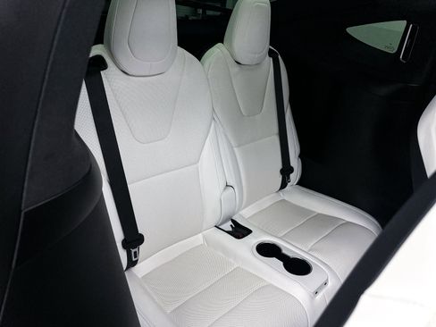 Used 2022 Tesla Model X image 39