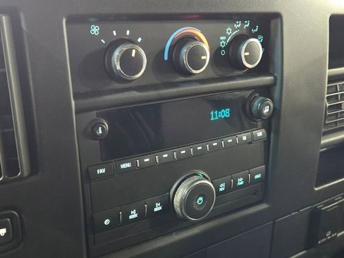 Used 2017 Chevrolet Express 3500 image 24