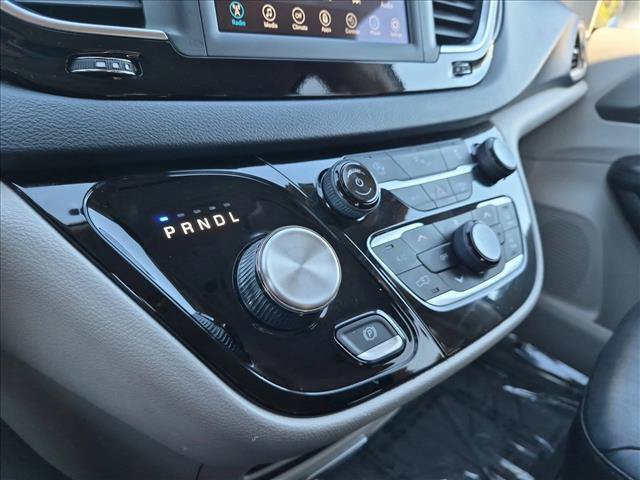 Used 2020 Chrysler Pacifica Touring-L FWD image 12