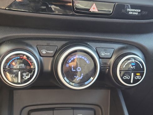 Used 2023 Hyundai Venue Limited image 24