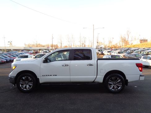 Used 2018 Nissan Titan SV w/ SV Convenience Package image 8