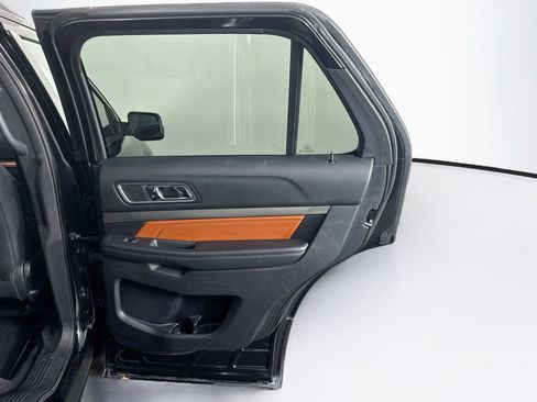Used 2019 Ford Explorer XLT w/ Equipment Group 202A AWD/4WD image 32