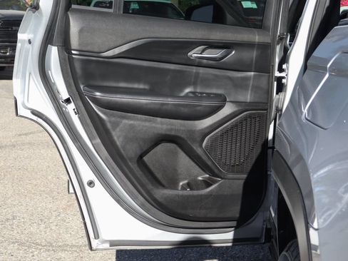 Used 2024 Jeep Grand Cherokee Altitude RWD image 33