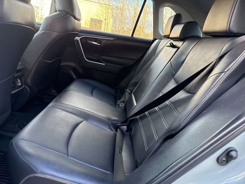 Used 2023 Toyota RAV4 XLE Premium image 23