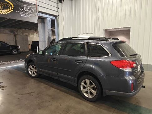 Used 2014 Subaru Outback 2.5i Limited w/ Moonroof Package image 4