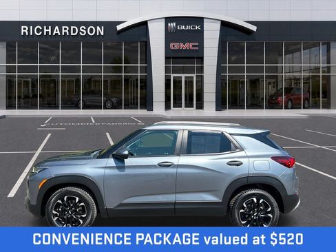 Used 2022 Chevrolet TrailBlazer LT w/ Convenience Package FWD image 2