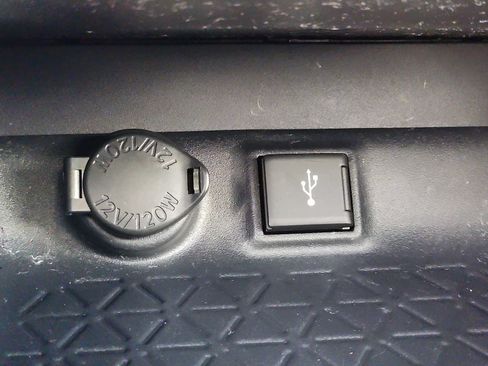 Used 2022 Toyota RAV4 XLE image 24