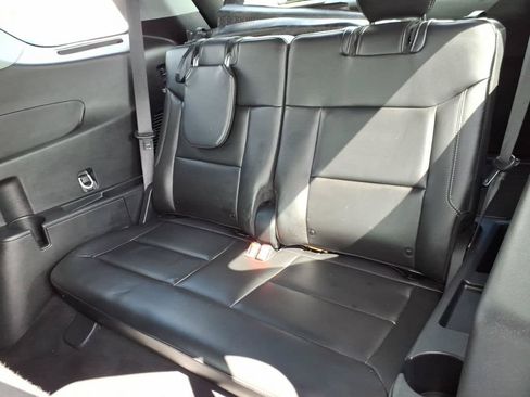 Used 2023 Ford Explorer XLT w/ Equipment Group 202A AWD/4WD image 13