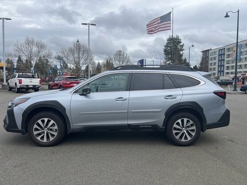 Used 2025 Subaru Outback Premium image 2