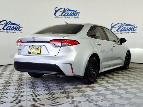 Used 2024 Toyota Corolla LE image 6