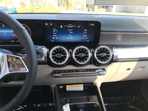 New 2026 Mercedes-Benz GLB 250 image 22
