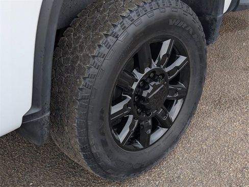 Used 2023 Chevrolet Silverado 2500 Custom w/ Custom Value Package image 9