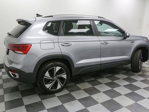 Certified 2024 Volkswagen Taos SE image 12