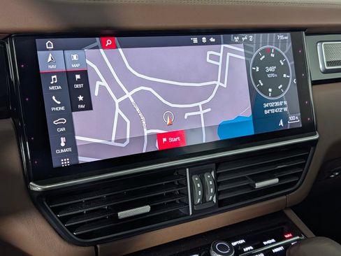 Used 2020 Porsche Cayenne Turbo AWD/4WD image 33