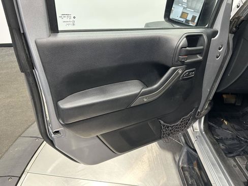 Used 2015 Jeep Wrangler Sport w/ Quick Order Package 24S AWD/4WD image 13