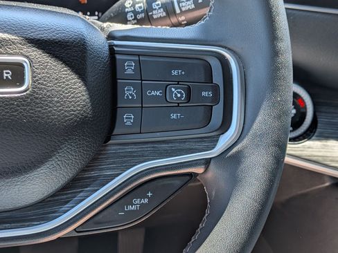 Used 2024 Jeep Wagoneer Series III AWD/4WD image 18