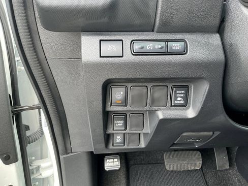 Used 2023 Nissan Frontier SV w/ SV Convenience Package image 13