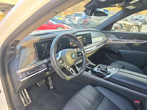 Used 2024 BMW 740i image 23