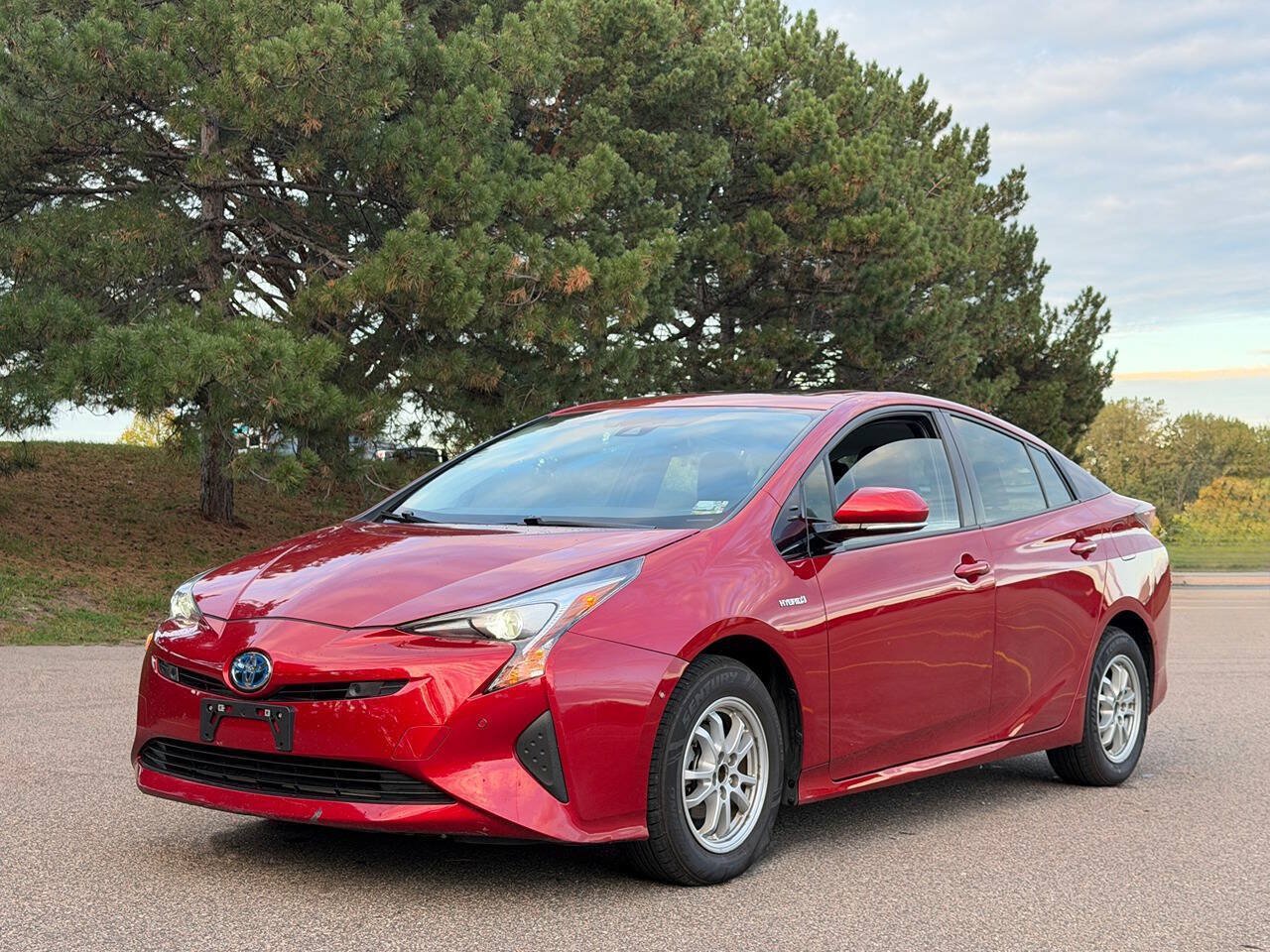 Used 2018 Toyota Prius Four w/ Advanced Technology Package FWD image 1