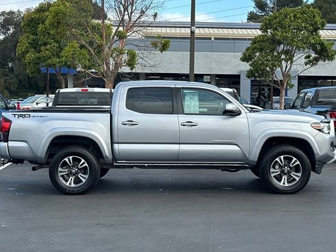 Used 2019 Toyota Tacoma TRD Sport w/ Technology Package RWD image 3