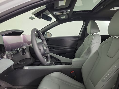 New 2025 Hyundai Elantra Limited image 24