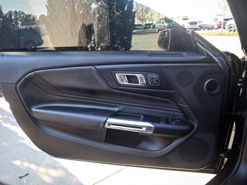 Used 2025 Ford Mustang Premium image 14