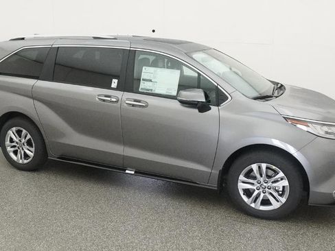 New 2026 Toyota Sienna Limited image 18