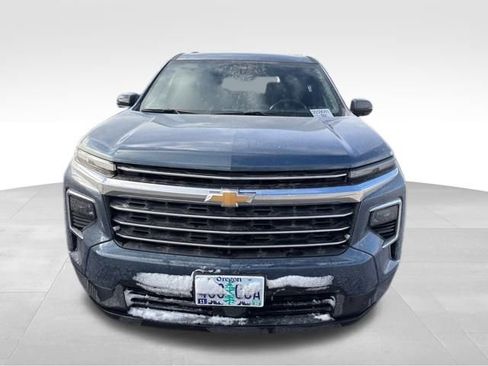 Used 2025 Chevrolet Traverse LT image 4