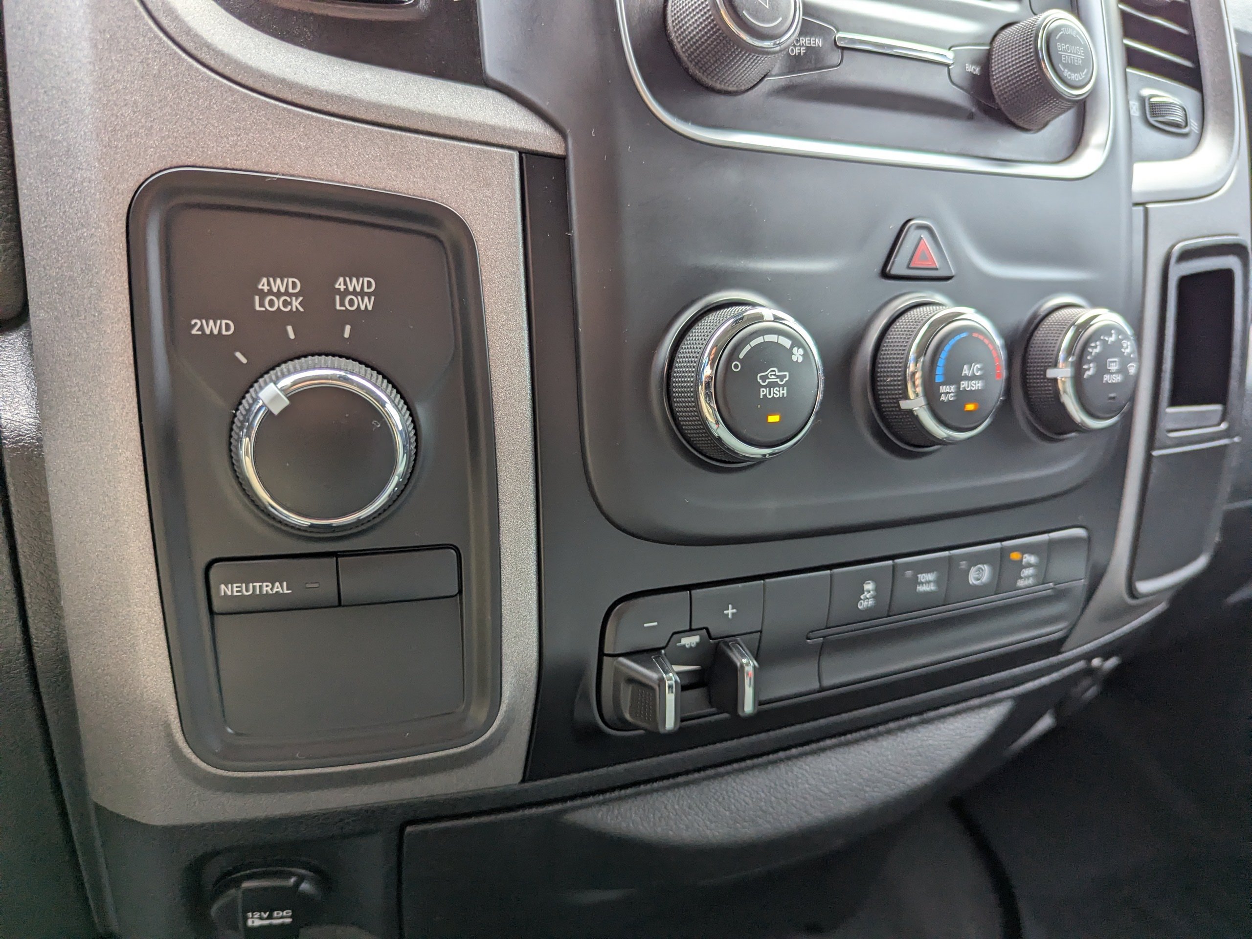 Used 2017 RAM 2500 Tradesman w/ Chrome Appearance Group AWD/4WD image 23