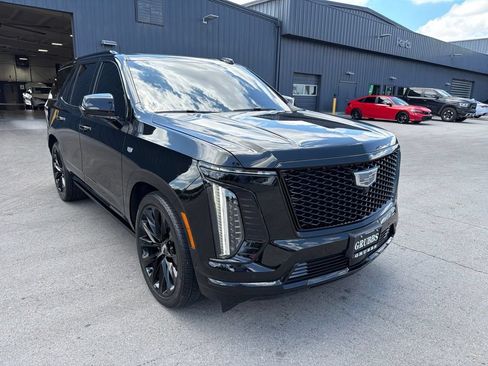 Used 2026 Cadillac Escalade Platinum Sport AWD/4WD image 3