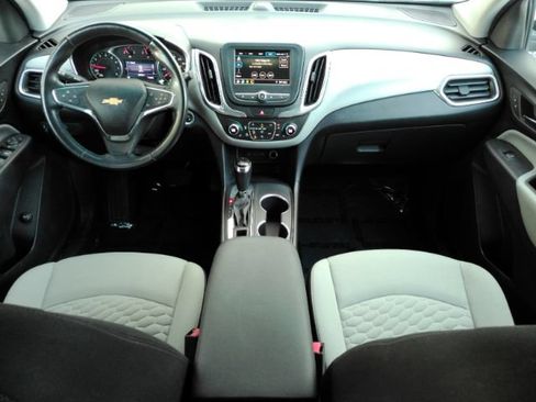 Used 2019 Chevrolet Equinox LT FWD image 3