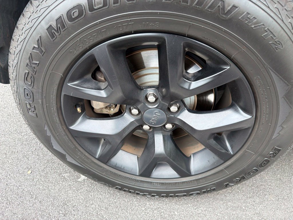 Used 2017 Jeep Cherokee Trailhawk AWD/4WD image 7