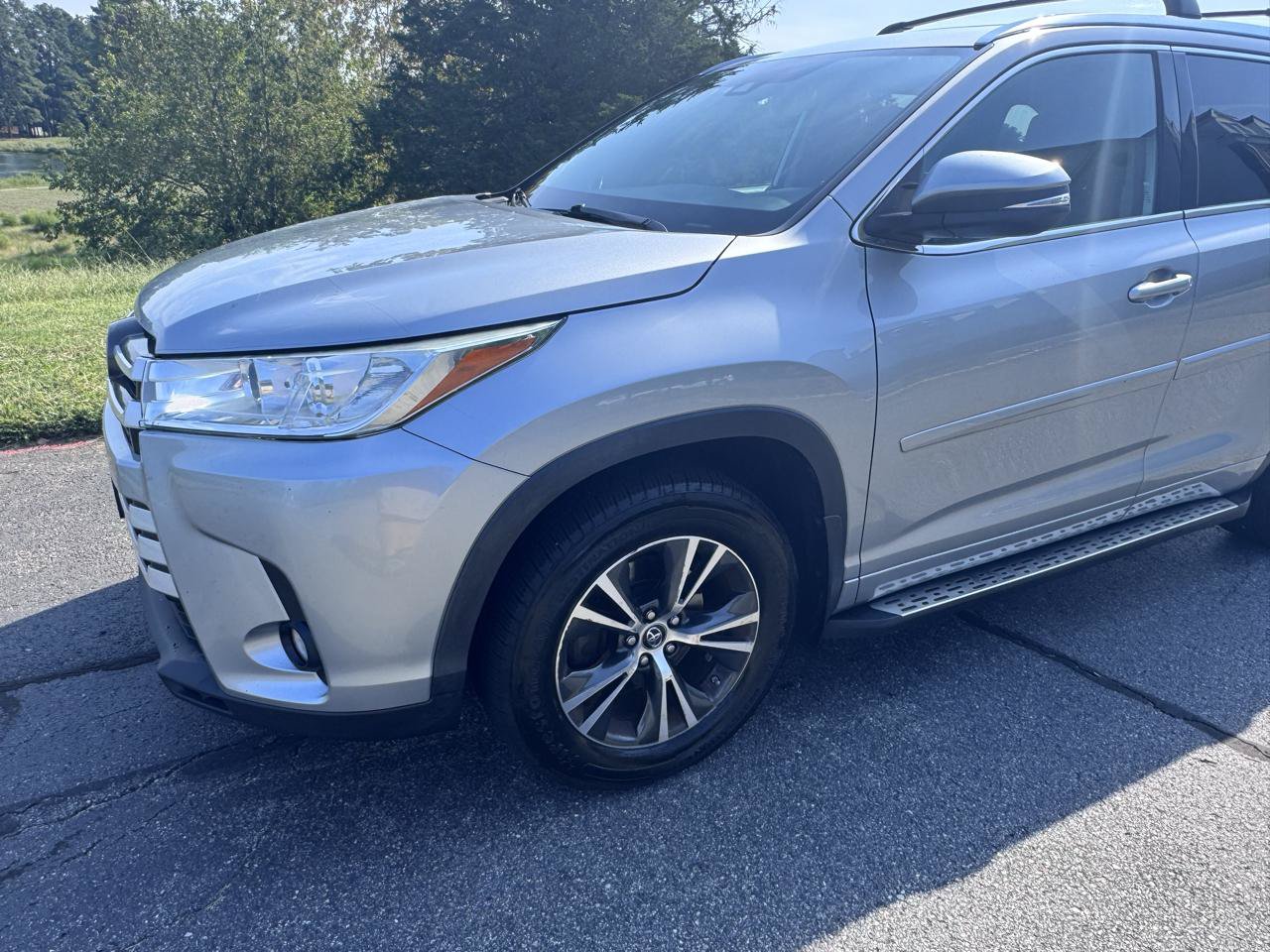 Used 2018 Toyota Highlander XLE AWD/4WD image 6