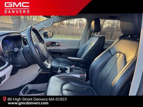 Used 2018 Chrysler Pacifica Touring-L image 21