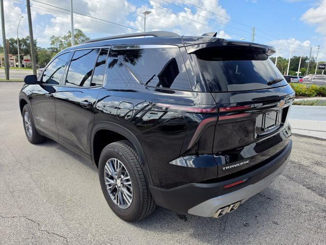 Used 2026 Chevrolet Traverse LT FWD image 3