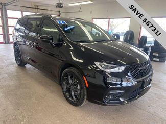 New 2026 Chrysler Pacifica Select video 1