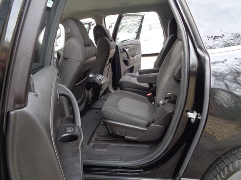 Used 2017 Chevrolet Traverse LT image 13