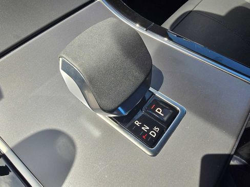 Certified 2025 Land Rover Range Rover Velar Dynamic SE image 30