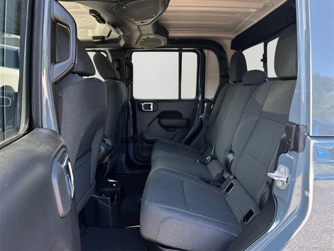 New 2025 Jeep Gladiator Sport image 15