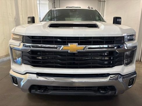 Used 2024 Chevrolet Silverado 3500 LT w/ Convenience Package AWD/4WD image 2