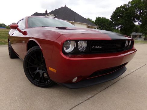 Used 2014 Dodge Challenger R/T RWD image 10