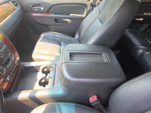 Used 2014 Chevrolet Tahoe LT RWD image 18