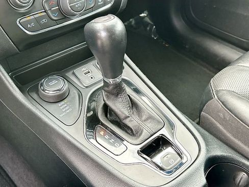 Used 2023 Jeep Cherokee Altitude Lux image 16