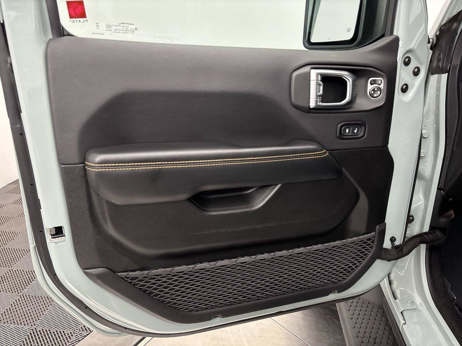 Used 2024 Jeep Wrangler Unlimited Sahara AWD/4WD image 26