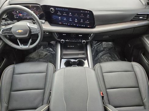 Used 2025 Chevrolet Suburban Premier image 25