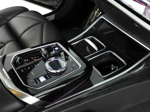 Used 2023 BMW 740i w/ Parking Assistance Package RWD image 15