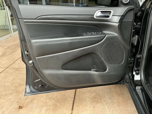 Used 2020 Jeep Grand Cherokee Laredo w/ 18" Wheel & 8.4" Radio Group image 14